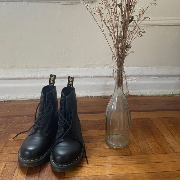 Dr. Martens 1460 Smooth Leather Boots | US 7M | 8W - Picture 1 of 7